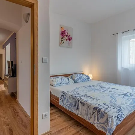 Apartament Jurasic *