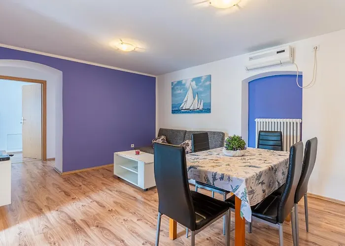 Jurasic Apartment *